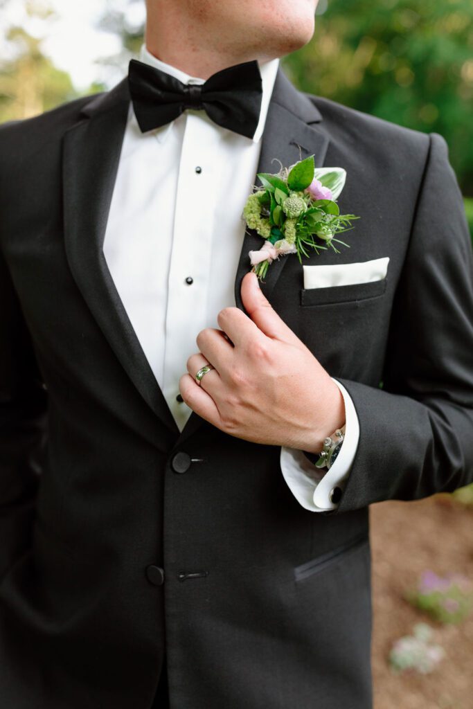 Intimate couple portraits during Glen Manor House wedding